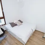 Chill Out Like A Local From Downtown Apt For 6 Parking