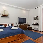 Pirat Rentyear Apartments