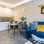 Golden Blue Gdansk With Pool And Jacuzzi