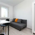 Rooms4Less