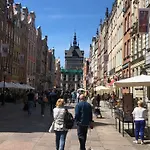 Dluga Street Apartment Near Neptun Gdansk