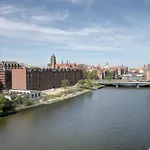 Live & Travel Apartments - Waterlane Island