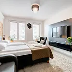 Live & Travel Old Town Apartments