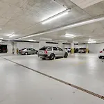 Holiday Apartment Near The Sea - Free Private Parking