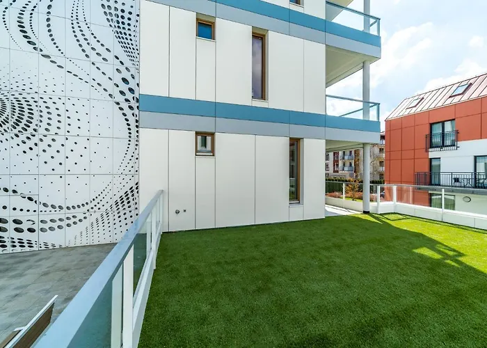 White Deluxe With Terrace By Oneapartments