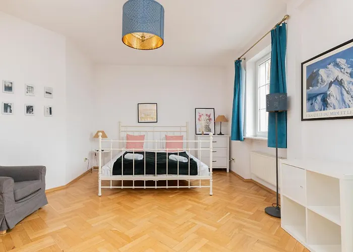 100M2 Apartment With Beautiful Old Town View By Noclegi Renters