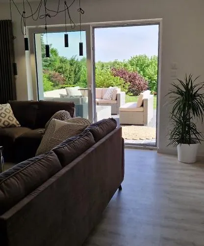 Duzy Apartament Orania Prywatny Ogrod Taras Lezaki Grill Hustawka