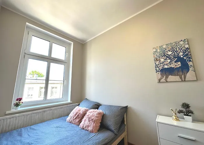 Mmrent Flora Room