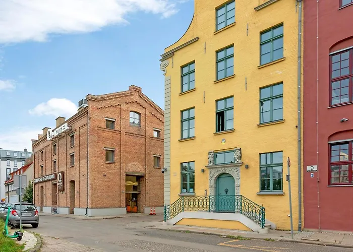 Historical Townhouse By Blue Mandarin