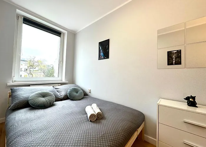 Mmrent Waterfall Room