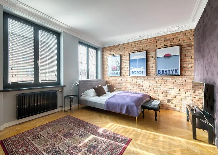 3 City Apartments - Danziger