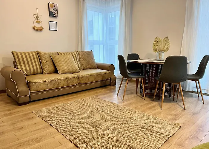 Oldtown Retro Apartment By Marina With Balcony For 6 People