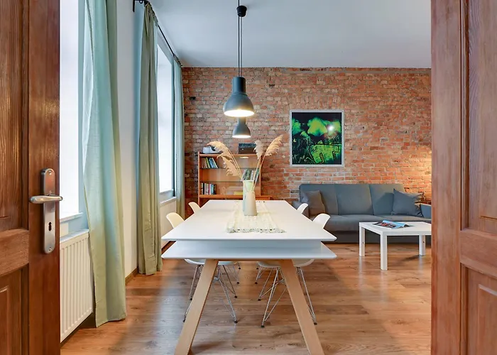 City Center, Art House & Family Stay By Downtown Apartments