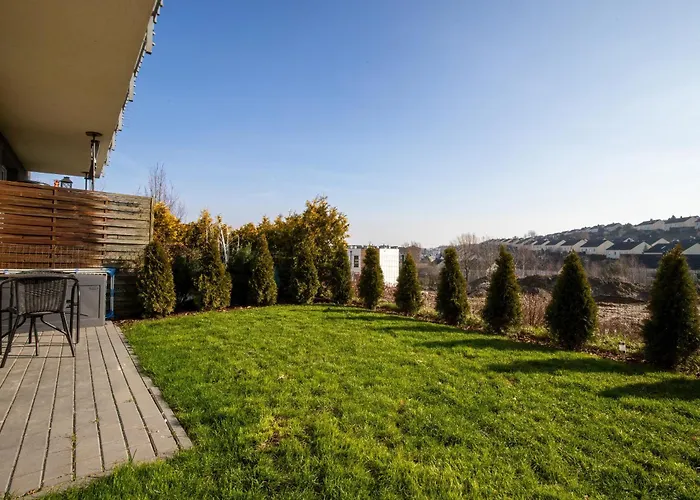 Sunny Apartment With Parking & Garden By Noclegi Renters