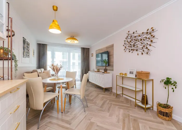 Golden Azzure By Grand Apartments