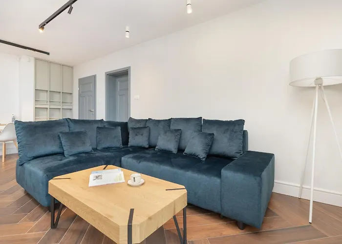 Exceptional Apartment With Charming Garden And Parking By Noclegi Renters