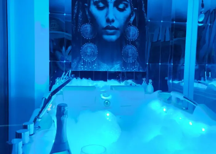 Gdansk Chmielna Prestige Home Spa Apartments With Luxury Jacuzzi And Sauna! Selected Apartments Also Feature A Massage Chair And Himalayan Salt Wall With Color Therapy Salt Forest