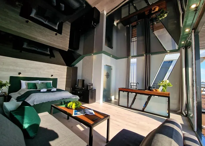 Houseboat - Dom Na Wodzie - Karawela