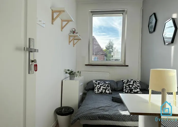 Lambert Room - Peaceful Retreat, 10 Minutes To Gdansk Old Town & Seaside