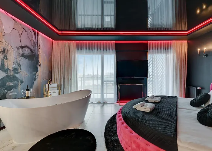 Hollywood Jacuzzi Suite By Downtown Apartments