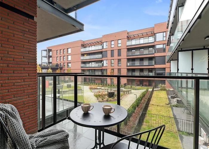 Romantic Stay With Bathtub By Downtown Apartments