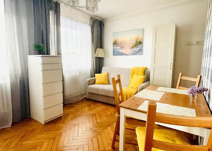 Cozy Studio Apartment Yellow In Gdansk Wrzeszcz
