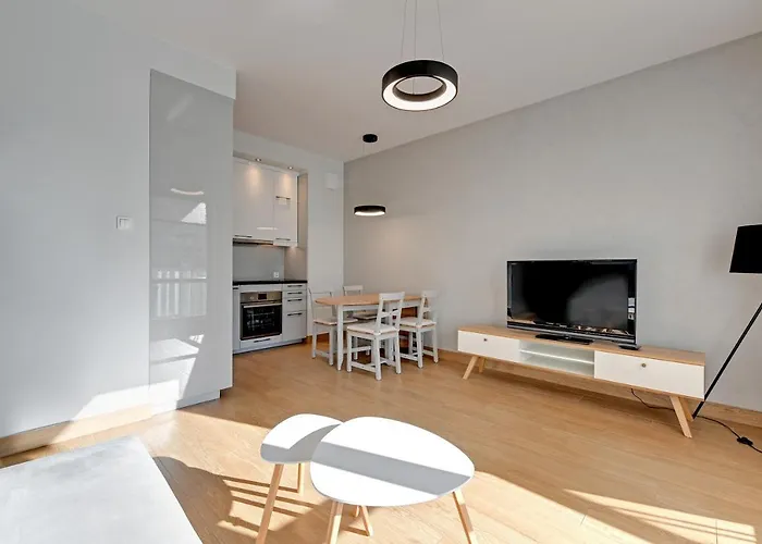 Holiday Apartment Near The Sea - Free Private Parking