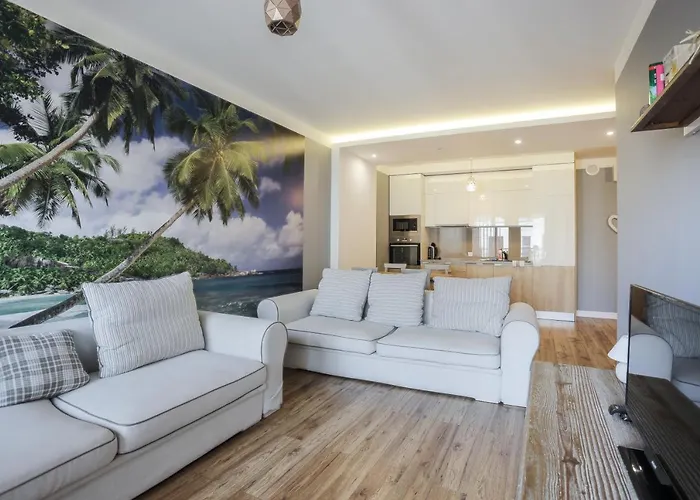 3-Rooms Apartment With Balcony By The Oldtown