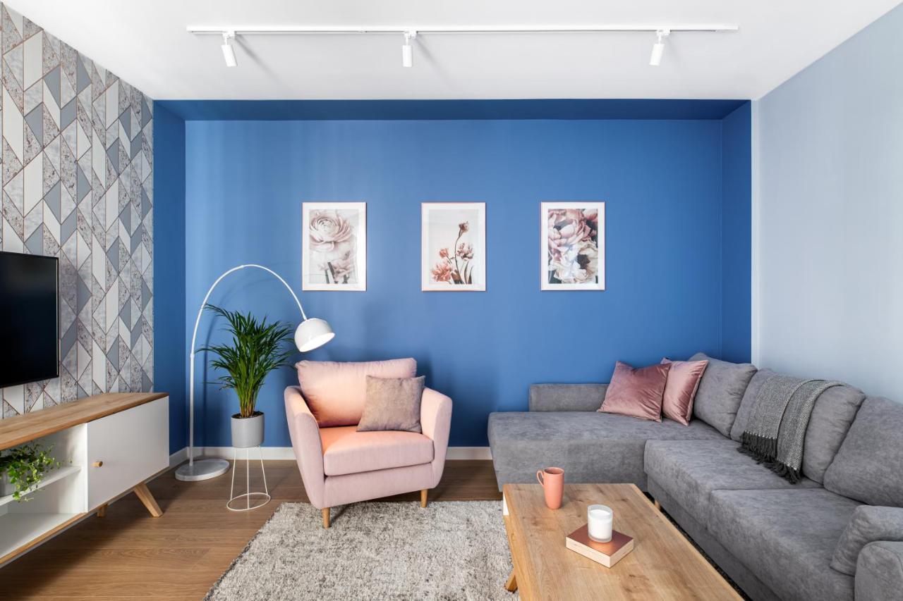 Blue Mandarin Garden Gates Apartment