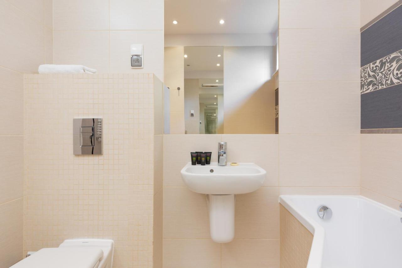 Apartment Platynowa By Renters