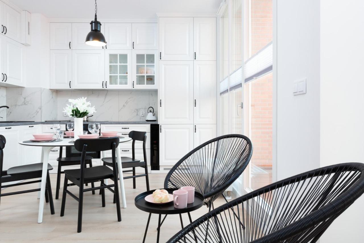 Rajska 8 - Glowne By Renters Apartment *