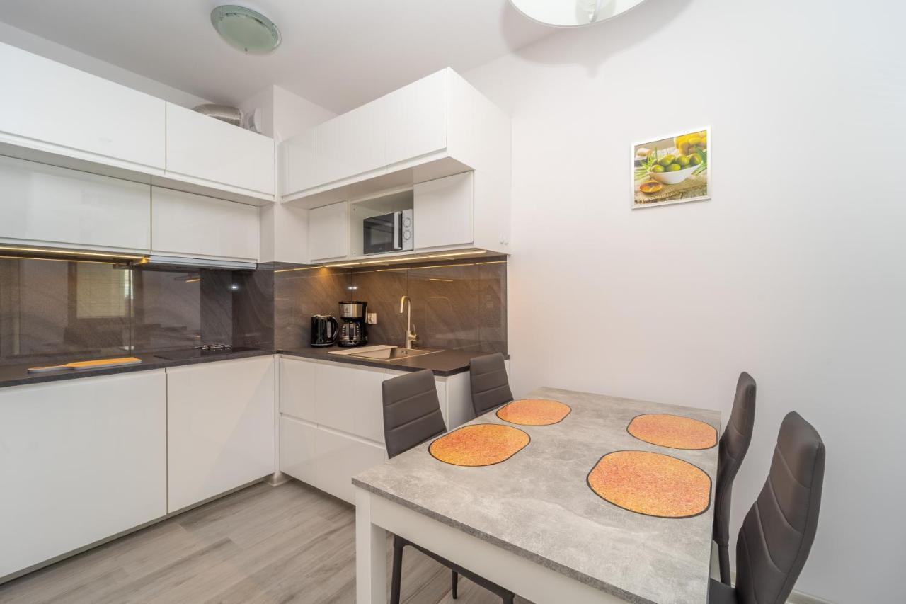 Golden Garden Gates Apartment