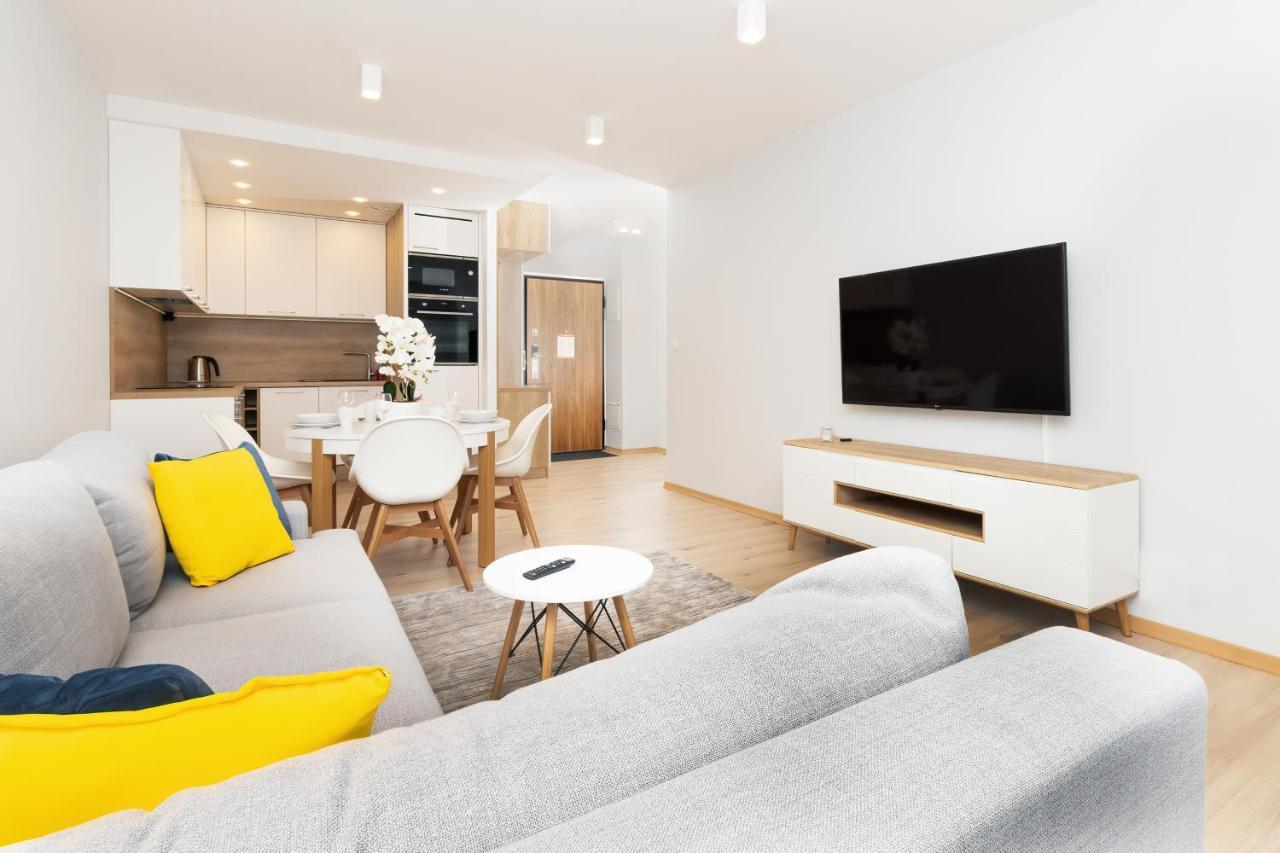 Center By Renters *