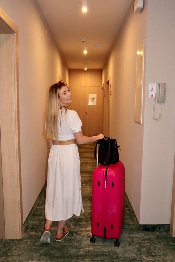 Hi Airport Hotell 2*