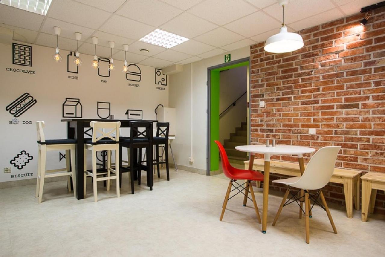 Moon Hostel *