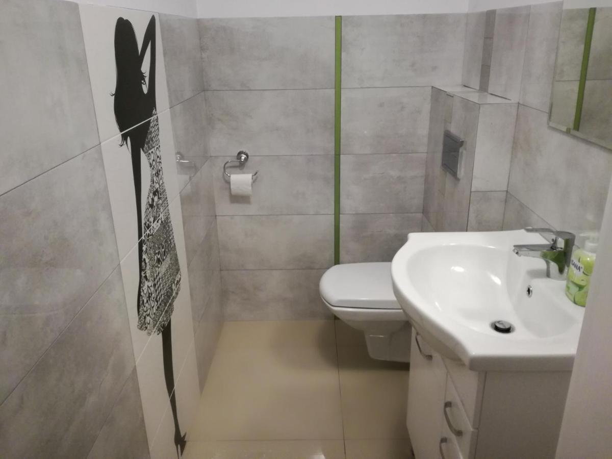 Hostel52 *
