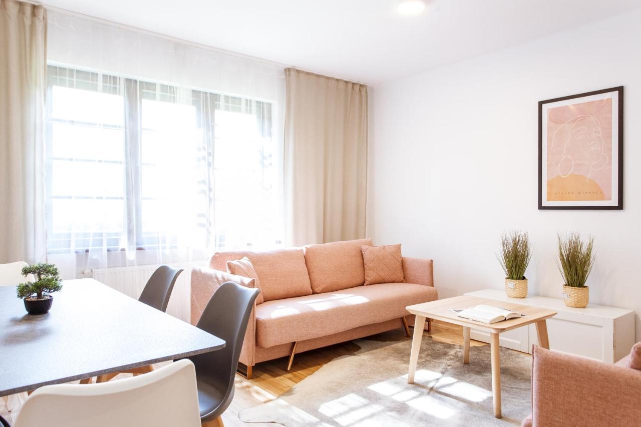 Old Town Sunny Apartment