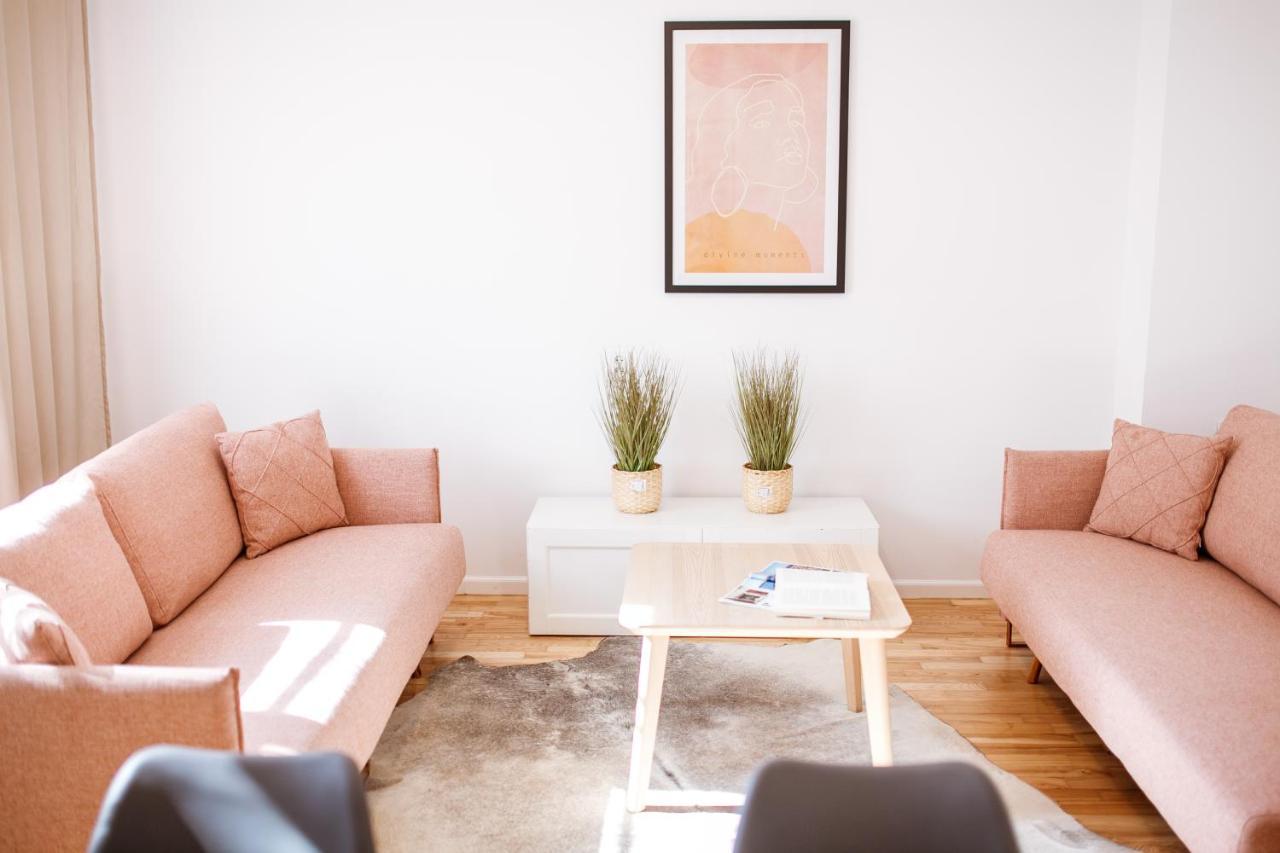 Old Town Sunny Apartment