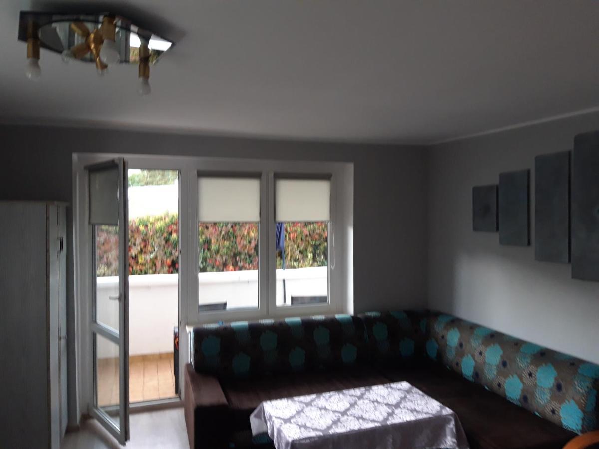 Apartment Walecznych 11 *