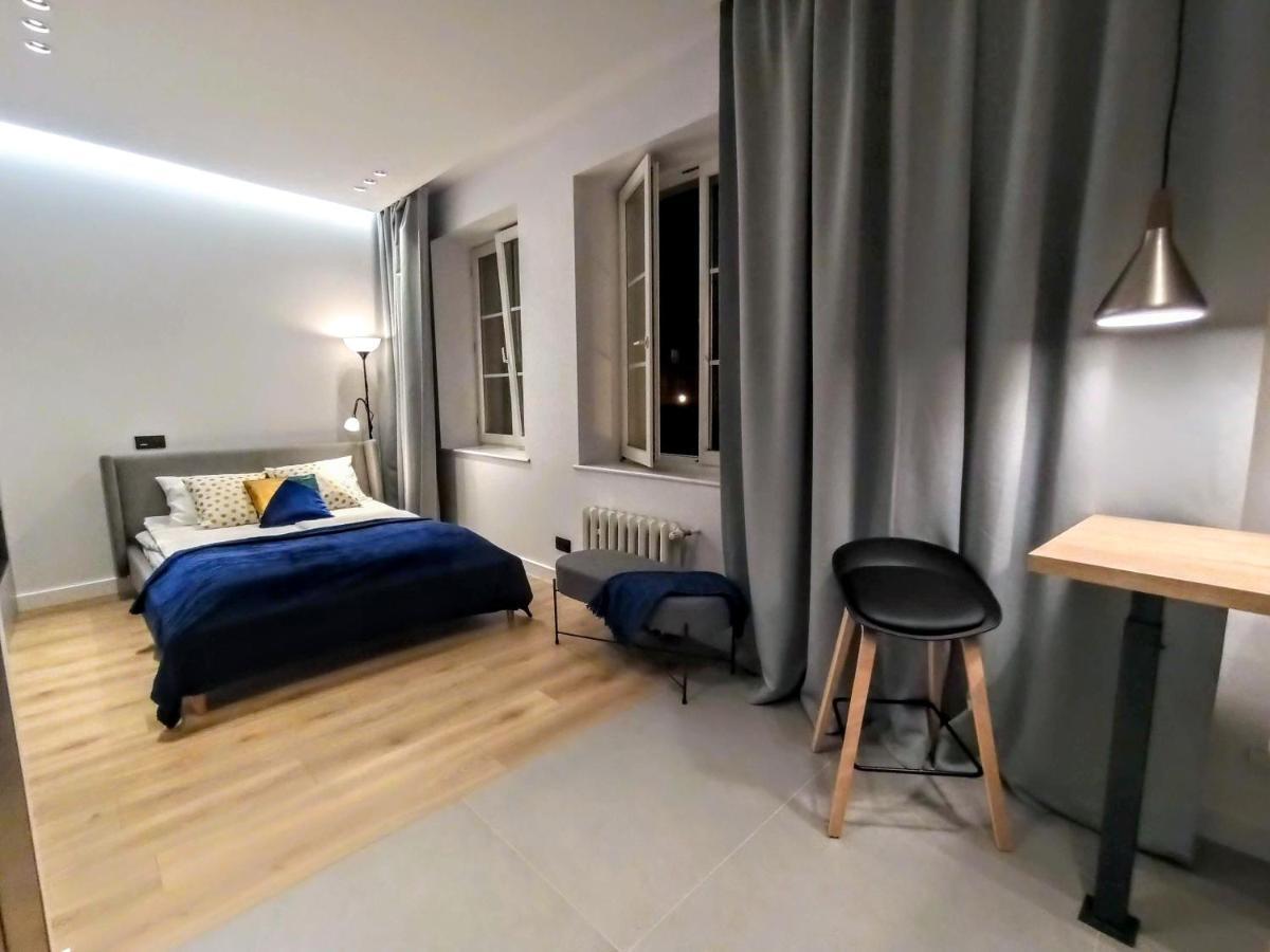 Comfy - Old Town Center Apartment