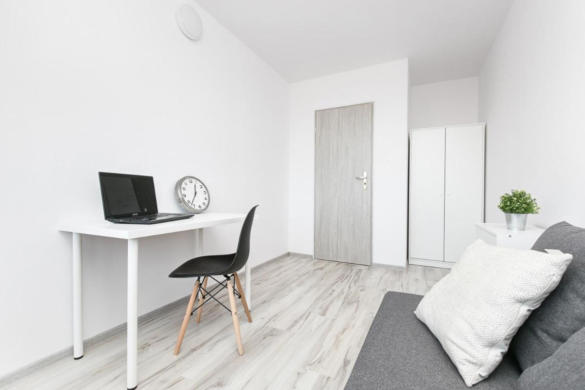 Rooms4less *