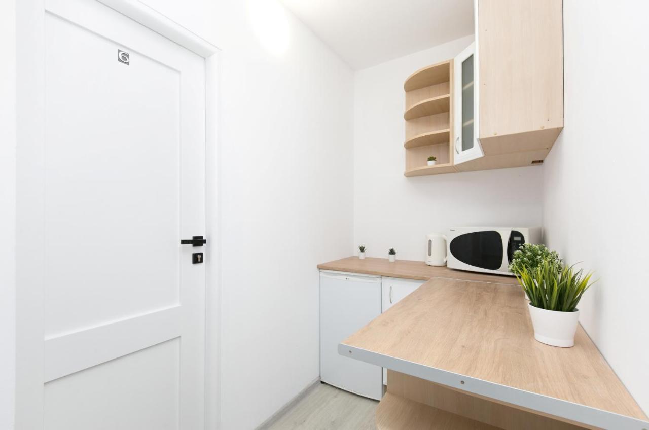 Rooms4less *