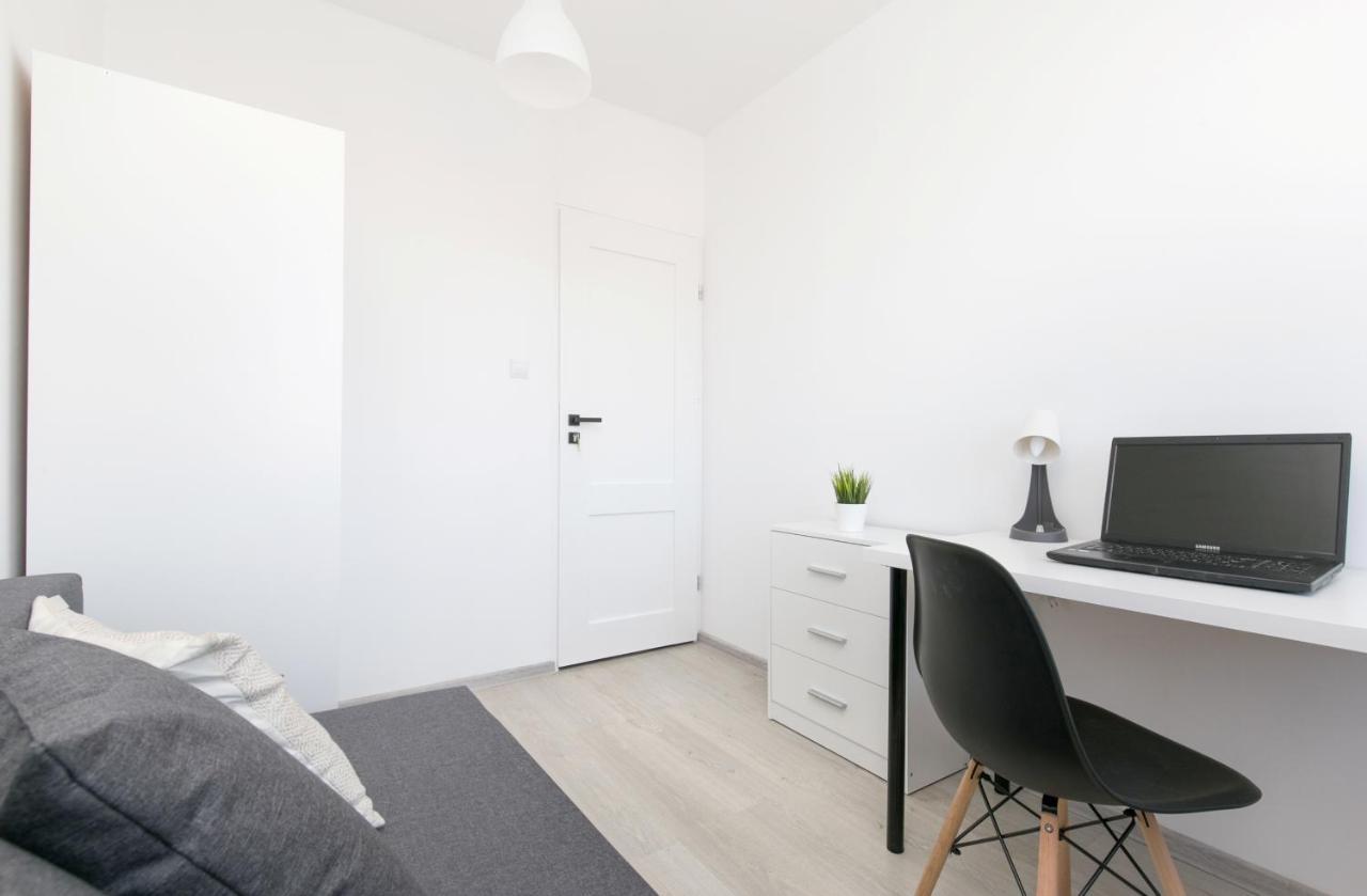 Rooms4less *