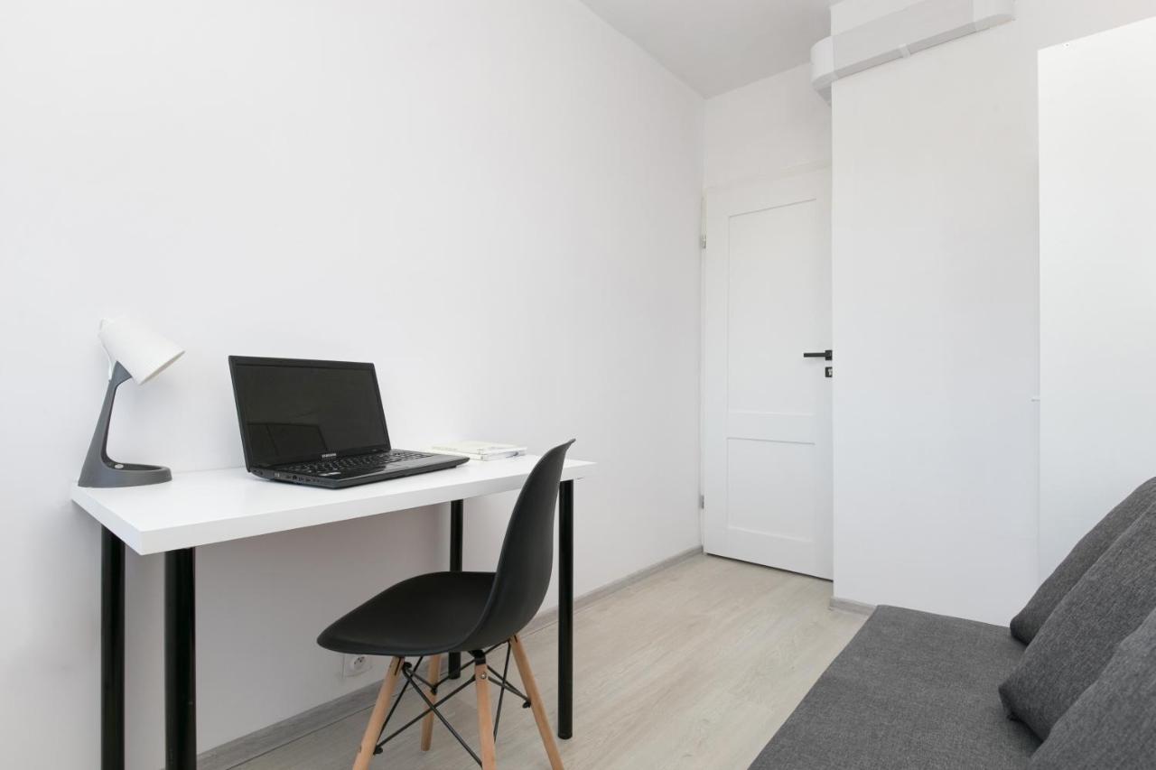 Rooms4less