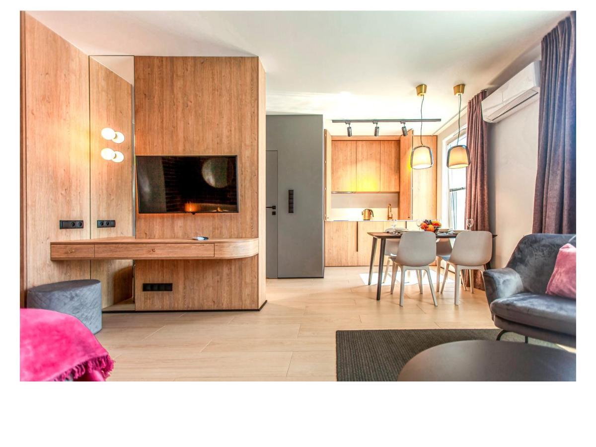 Megi & Greg Apartment *