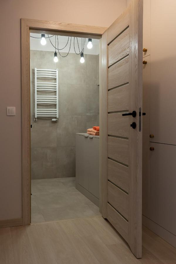 Front Park Apartment *