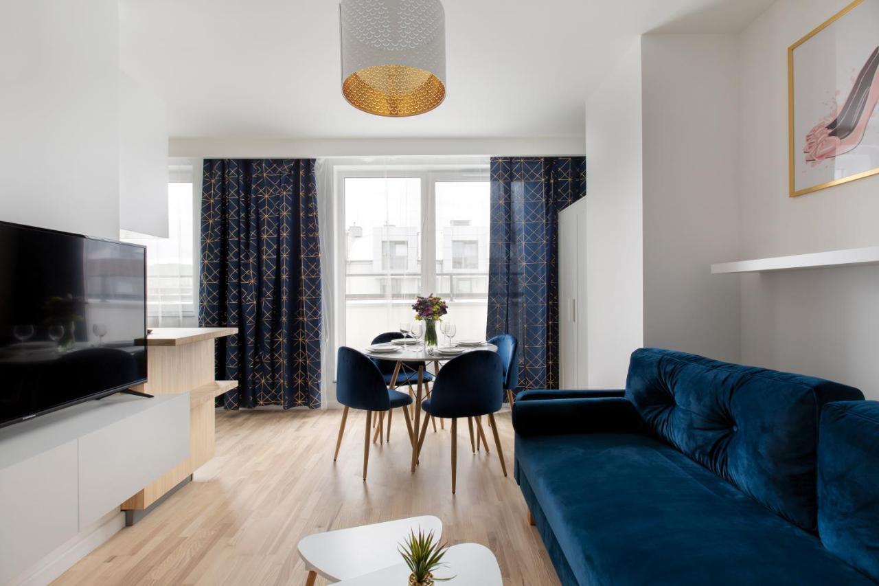 Short Apartment *