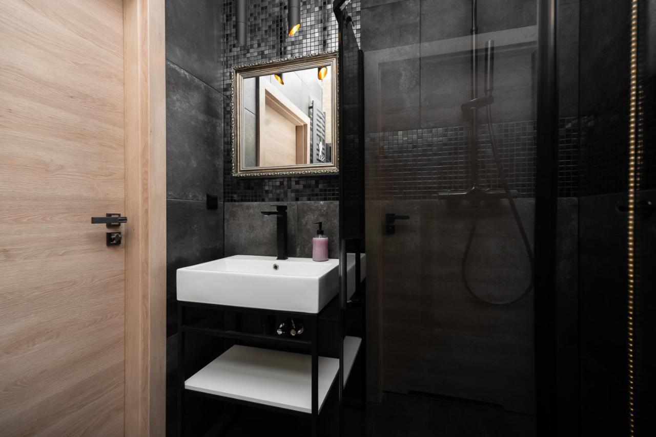 Apartment Grey Horse Premium