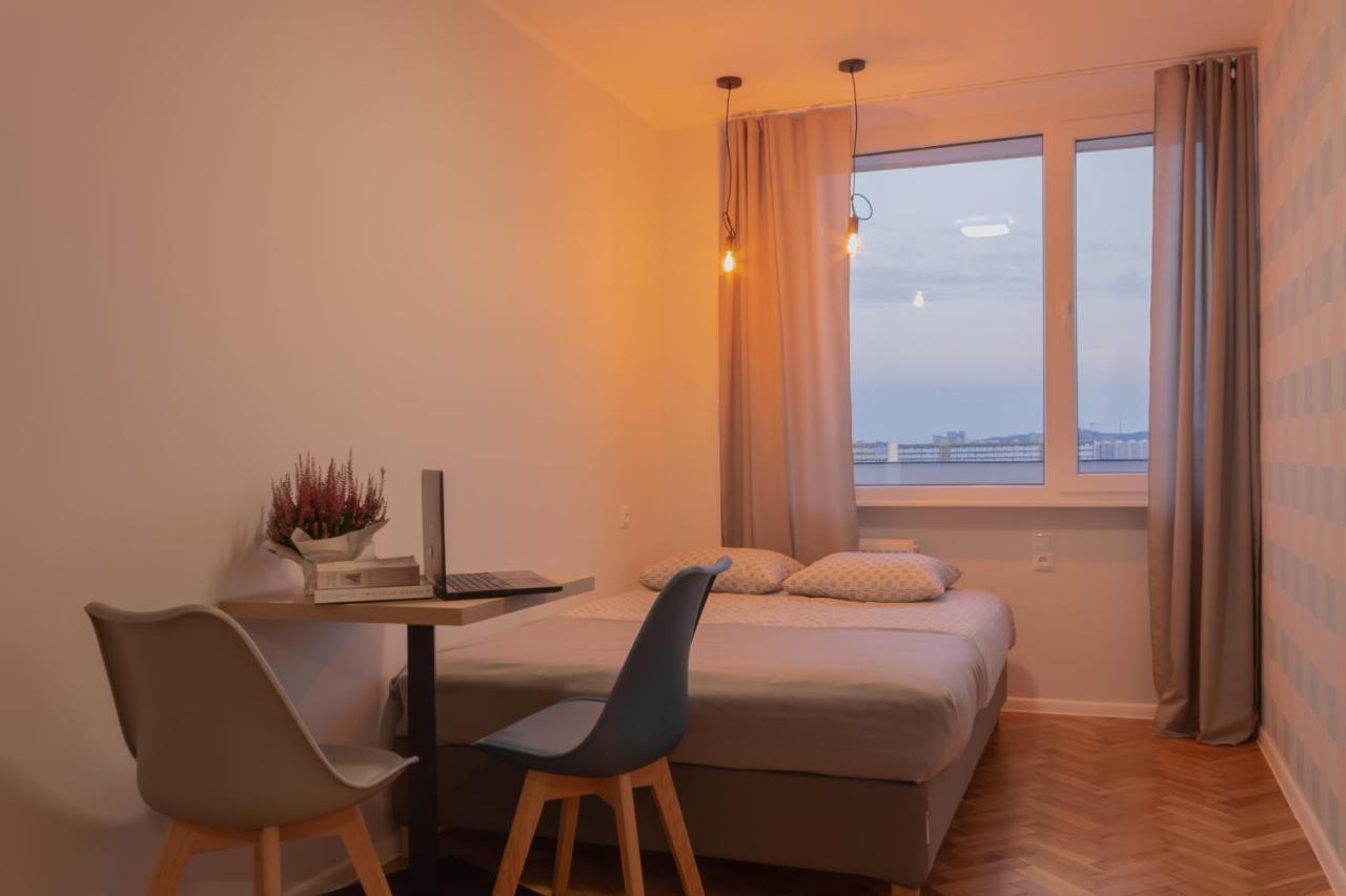 Initium - Na Wynajem - Obroncow Wybrzeza 4d Homestay *