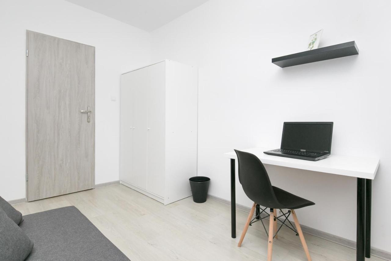 Rooms4less